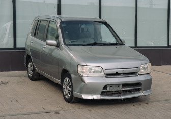 Подержанный автомобиль Nissan Cube 2001 года (7 фото)