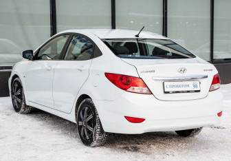 Подержанный автомобиль Hyundai Solaris Sedan 2011 года (3 фото)