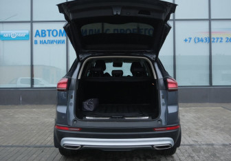 Подержанный автомобиль Geely Atlas Pro 2022 года (19 фото)