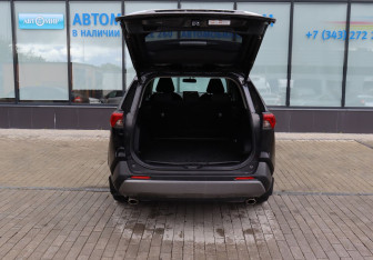 Подержанный автомобиль Toyota RAV4 2020 года (22 фото)