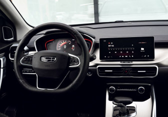 Подержанный автомобиль Geely Coolray 2022 года (22 фото)