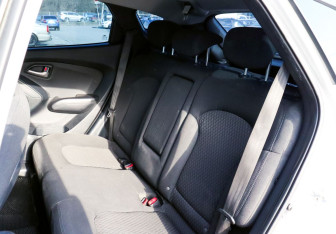Подержанный автомобиль Hyundai ix35 2011 года (16 фото)