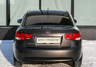 Подержанный автомобиль Kia Cerato Sedan 2012 года (4 фото)