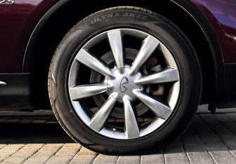 Подержанный автомобиль Infiniti QX50 2017 года (22 фото)