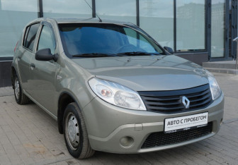 Подержанный автомобиль Renault Sandero 2012 года (7 фото)