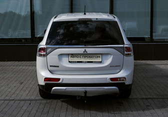 Подержанный автомобиль Mitsubishi Outlander 2014 года (4 фото)