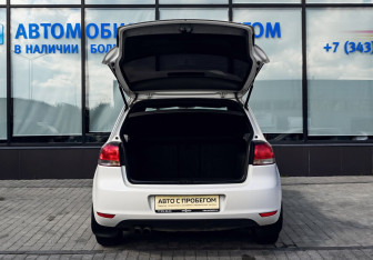 Подержанный автомобиль Volkswagen Golf Hatchback 2012 года (19 фото)