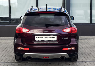 Подержанный автомобиль Infiniti QX50 2017 года (4 фото)