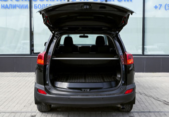 Подержанный автомобиль Toyota RAV4 2013 года (20 фото)