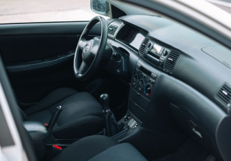 Подержанный автомобиль Toyota Corolla Sedan 2006 года (11 фото)