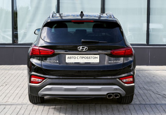 Подержанный автомобиль Hyundai Santa Fe 2018 года (4 фото)