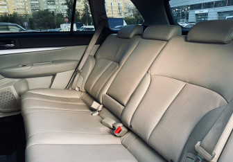 Подержанный автомобиль Subaru Outback Wagon 2011 года (14 фото)