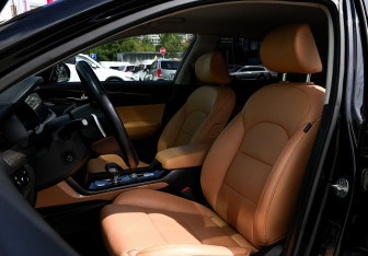 Подержанный автомобиль Kia K7 2020 года (18 фото)