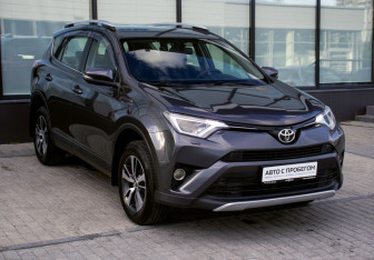 Подержанный автомобиль Toyota RAV4 2016 года (7 фото)