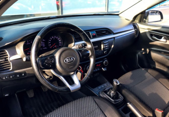 Подержанный автомобиль Kia Rio Hatchback 2018 года (15 фото)