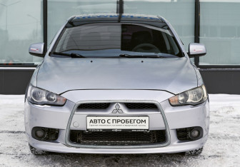 Подержанный автомобиль Mitsubishi Lancer Sedan 2010 года (8 фото)