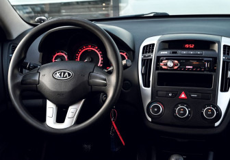 Подержанный автомобиль Kia Ceed Hatchback 2011 года (18 фото)