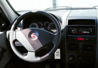 Подержанный автомобиль Fiat Albea 2011 года (16 фото)