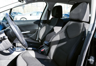 Подержанный автомобиль Peugeot 308 Hatchback 2011 года (14 фото)