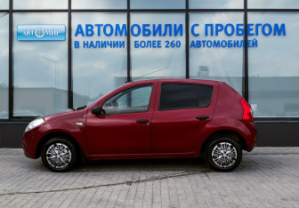 Подержанный автомобиль Renault Sandero 2014 года (2 фото)