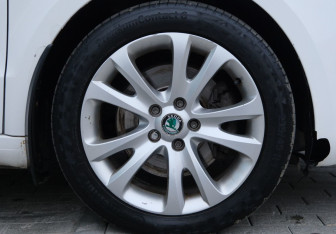 Подержанный автомобиль Skoda Superb Liftback 2008 года (18 фото)