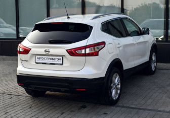 Подержанный автомобиль Nissan Qashqai 2016 года (5 фото)