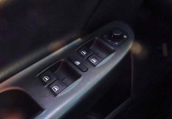Подержанный автомобиль Volkswagen Passat Sedan 2010 года (12 фото)