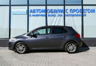 Подержанный автомобиль Toyota Auris Hatchback 2009 года (2 фото)