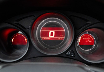 Подержанный автомобиль Citroen C4 Hatchback 2012 года (18 фото)