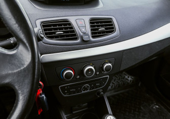 Подержанный автомобиль Renault Fluence 2013 года (12 фото)