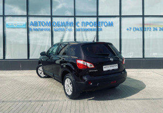 Подержанный автомобиль Nissan Qashqai 2013 года (3 фото)