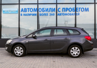 Подержанный автомобиль Opel Astra Wagon 2012 года (2 фото)