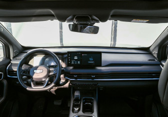 Подержанный автомобиль Geely Okavango 2024 года (12 фото)