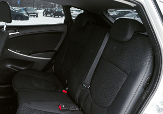 Подержанный автомобиль Hyundai Solaris Hatchback 2011 года (16 фото)