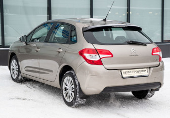 Подержанный автомобиль Citroen C4 Hatchback 2012 года (3 фото)