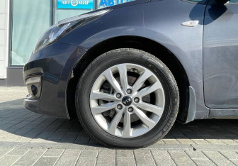 Подержанный автомобиль Kia Ceed Hatchback 2017 года (17 фото)