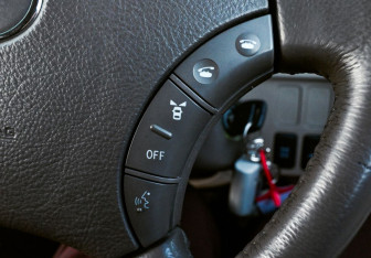 Подержанный автомобиль Toyota Ipsum 2004 года (12 фото)