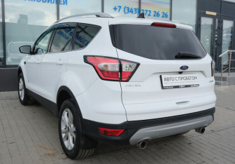Подержанный автомобиль Ford Kuga 2019 года (3 фото)
