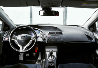 Подержанный автомобиль Honda Civic Hatchback 2008 года (20 фото)