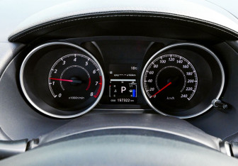 Подержанный автомобиль Mitsubishi Outlander 2012 года (10 фото)
