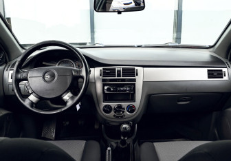 Подержанный автомобиль Chevrolet Lacetti Sedan 2011 года (17 фото)