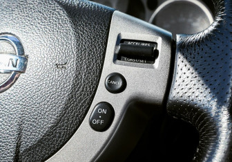Подержанный автомобиль Nissan X-Trail 2008 года (13 фото)