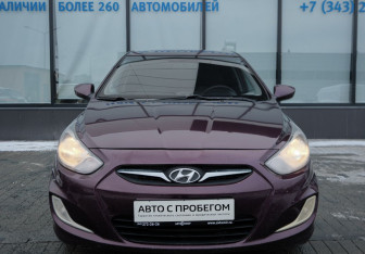 Подержанный автомобиль Hyundai Solaris Sedan 2013 года (8 фото)