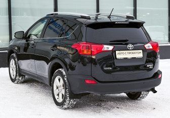 Подержанный автомобиль Toyota RAV4 2014 года (3 фото)