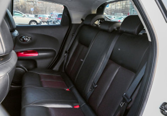 Подержанный автомобиль Nissan Juke 2011 года (18 фото)