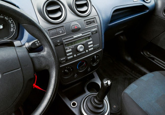 Подержанный автомобиль Ford Fiesta Hatchback 2007 года (9 фото)