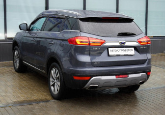 Подержанный автомобиль Geely Atlas 2020 года (3 фото)