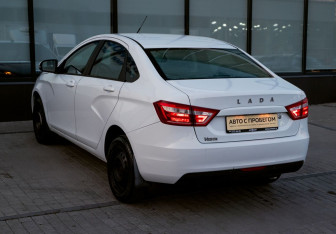 Подержанный автомобиль LADA (ВАЗ) Vesta Sedan 2017 года (3 фото)