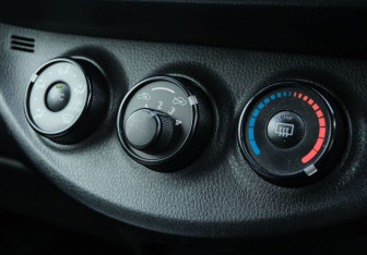 Подержанный автомобиль Toyota Vitz 2018 года (12 фото)