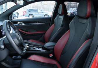 Подержанный автомобиль Geely Coolray 2024 года (16 фото)